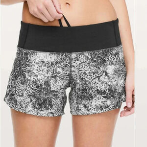 Lululemon Run Times Short 4" Inseam Size 8 Serigraph Alpine White Black Multi
